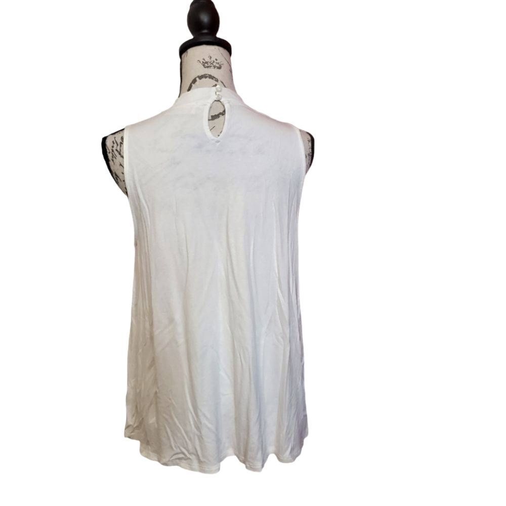 Everleigh Ladies Sz M Ivory Crochet Detail High Neck Sleeveless Blouse - Picture 2 of 8